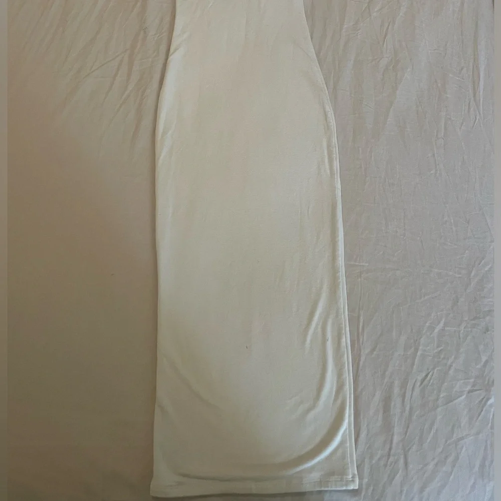 Reona Elegant One-Shoulder White Dress - Picture 5 of 6